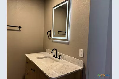 530 E Weinert Street, Seguin, TX 78155 - Photo 15