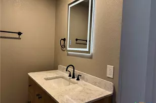 530 E Weinert St, Seguin, TX 78155 - Photo 15