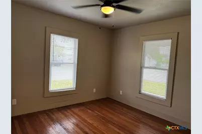 530 E Weinert Street, Seguin, TX 78155 - Photo 17