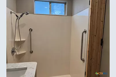 530 E Weinert Street, Seguin, TX 78155 - Photo 21