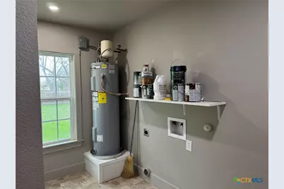 530 E Weinert Street, Seguin, TX 78155 - Photo 23