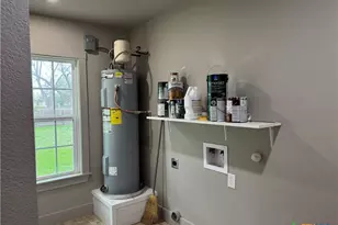 530 E Weinert St, Seguin, TX 78155 - Photo 23