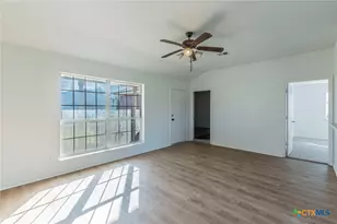 902 S 24th St, Temple, TX 76501 - Photo 3