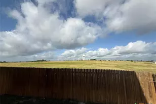 352 Circle Wy, Jarrell, TX 76537 - Photo 17