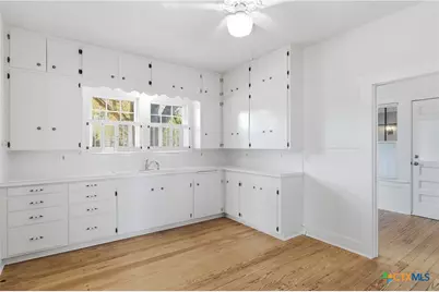 502 Elm Street, Seguin, TX 78155 - Photo 17