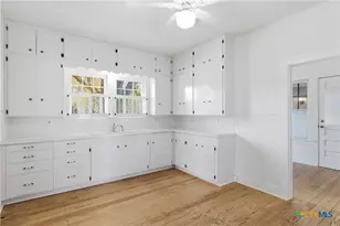 502 Elm St, Seguin, TX 78155 - Photo 17