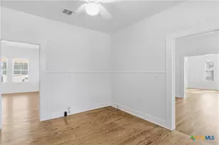 502 Elm St, Seguin, TX 78155 - Photo 21