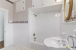 502 Elm St, Seguin, TX 78155 - Photo 31