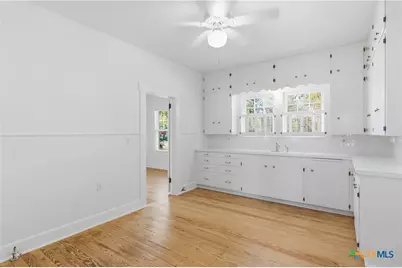 502 Elm Street, Seguin, TX 78155 - Photo 19