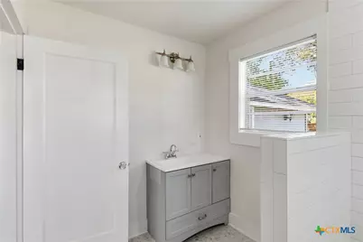 502 Elm Street, Seguin, TX 78155 - Photo 25