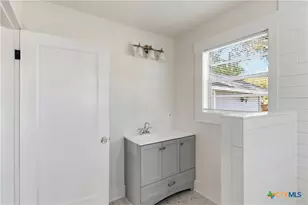 502 Elm St, Seguin, TX 78155 - Photo 25