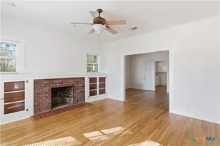 502 Elm St, Seguin, TX 78155 - Photo 11