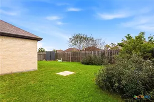 210 Amberglow Ct, Victoria, TX 77904 - Photo 11