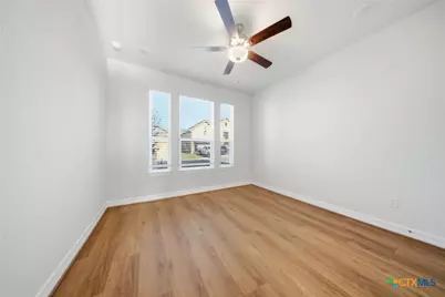 662 Hidden View Street, New Braunfels, TX 78130 - Photo 9