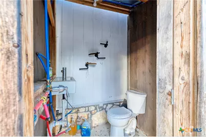 1501 Boggy Creek Road, Lockhart, TX 78644 - Photo 23