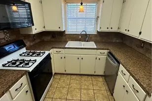 4602 Dahlia Ln, Victoria, TX 77904 - Photo 7