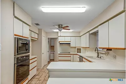 1106 Brookhollow Drive, Port Lavaca, TX 77979 - Photo 5