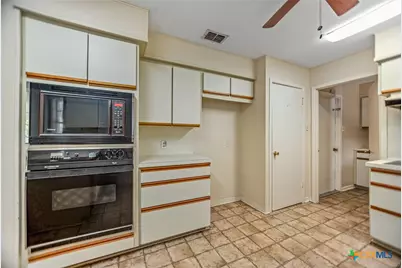 1106 Brookhollow Drive, Port Lavaca, TX 77979 - Photo 7