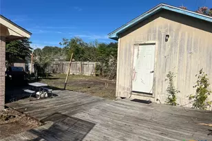 114 Chevy Chase St, Port Lavaca, TX 77979 - Photo 9