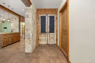 340 Rio Oak, Pipe Creek, TX 78063 - Photo 11