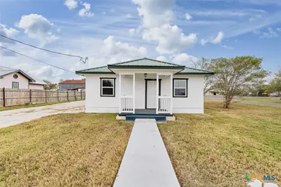 610 N Fair Street, Gonzales, TX 78629 - Photo 1