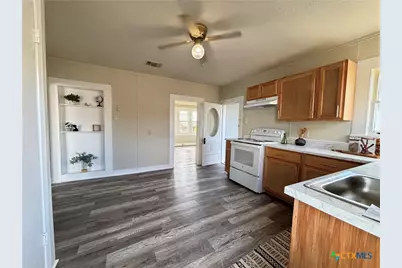 1316 N Olive Street, Seguin, TX 78155 - Photo 5