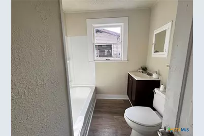 1316 N Olive Street, Seguin, TX 78155 - Photo 23