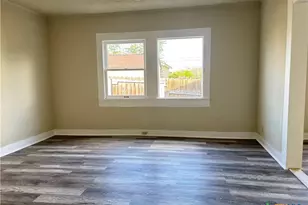 1316 N Olive St, Seguin, TX 78155 - Photo 13