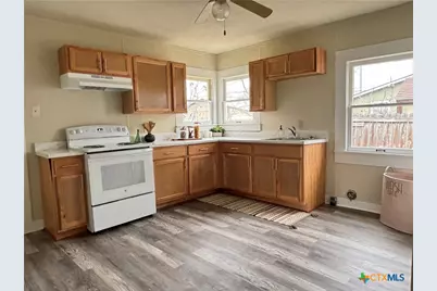 1316 N Olive Street, Seguin, TX 78155 - Photo 5