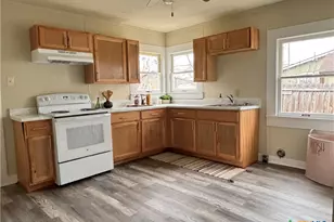 1316 N Olive St, Seguin, TX 78155 - Photo 5