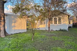 1316 N Olive St, Seguin, TX 78155 - Photo 31