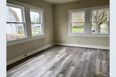 1316 N Olive Street, Seguin, TX 78155 - Photo 9