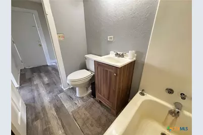 1316 N Olive Street, Seguin, TX 78155 - Photo 27