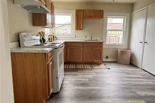 1316 N Olive St, Seguin, TX 78155 - Photo 7