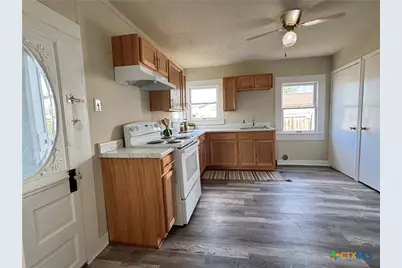 1316 N Olive Street, Seguin, TX 78155 - Photo 7