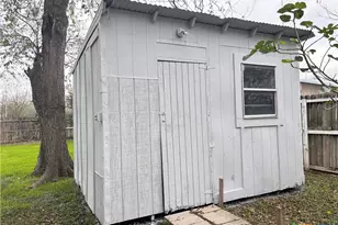 1316 N Olive St, Seguin, TX 78155 - Photo 33