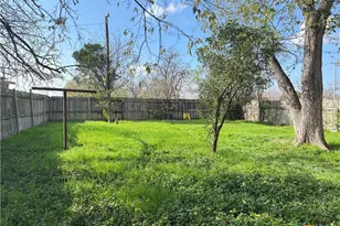 1316 N Olive St, Seguin, TX 78155 - Photo 33