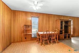 614 Sarah St, Edna, TX 77957 - Photo 9