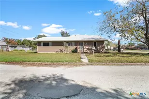 614 Sarah St, Edna, TX 77957 - Photo 1