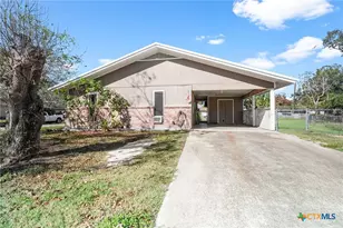 614 Sarah St, Edna, TX 77957 - Photo 5