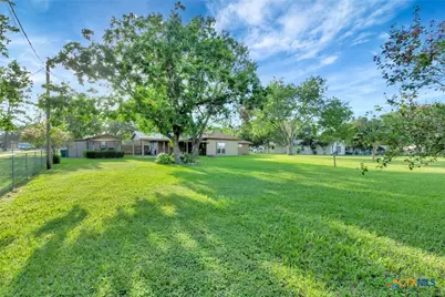 919 Eden Roc Street, Victoria, TX 77904 - Photo 35