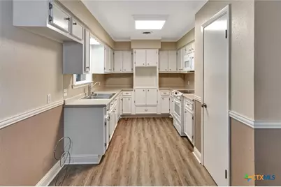 919 Eden Roc Street, Victoria, TX 77904 - Photo 11