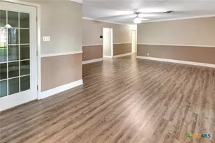 919 Eden Roc St, Victoria, TX 77904 - Photo 9