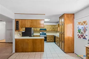 105 Chesapeake Ave, Victoria, TX 77904 - Photo 11