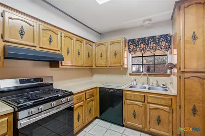 105 Chesapeake Avenue, Victoria, TX 77904 - Photo 13