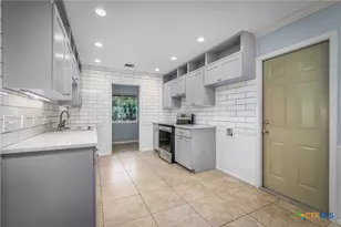 960 Twin Oaks Dr, New Braunfels, TX 78130 - Photo 11