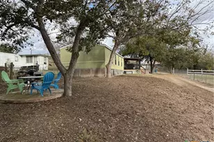 107 Dallas St, Goliad, TX 77963 - Photo 25