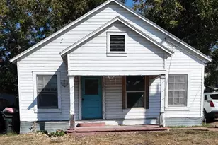 331 E Main St, Yorktown, TX 78164 - Photo 1