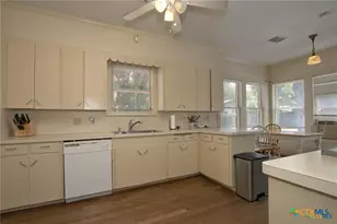 320 E Faust, New Braunfels, TX 78130 - Photo 7