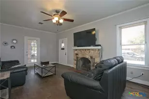 320 E Faust, New Braunfels, TX 78130 - Photo 5